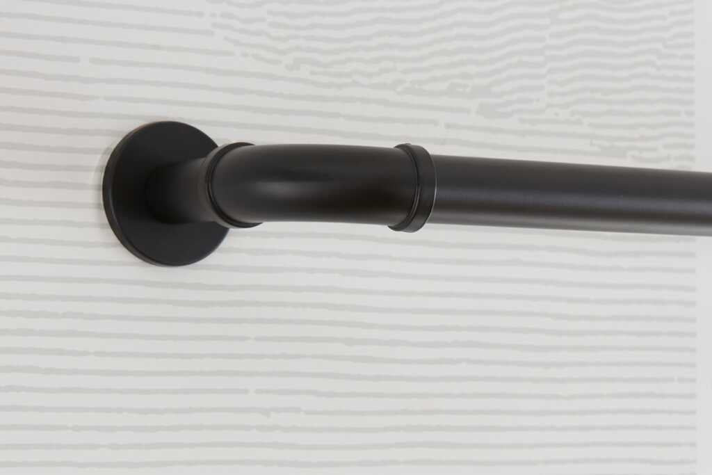 28mm Neo French Pole Matt Black 400cm