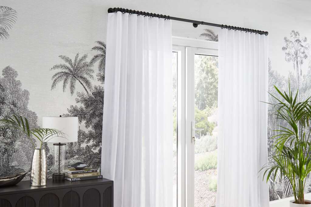 28mm Neo French Pole Matt Black 400cm